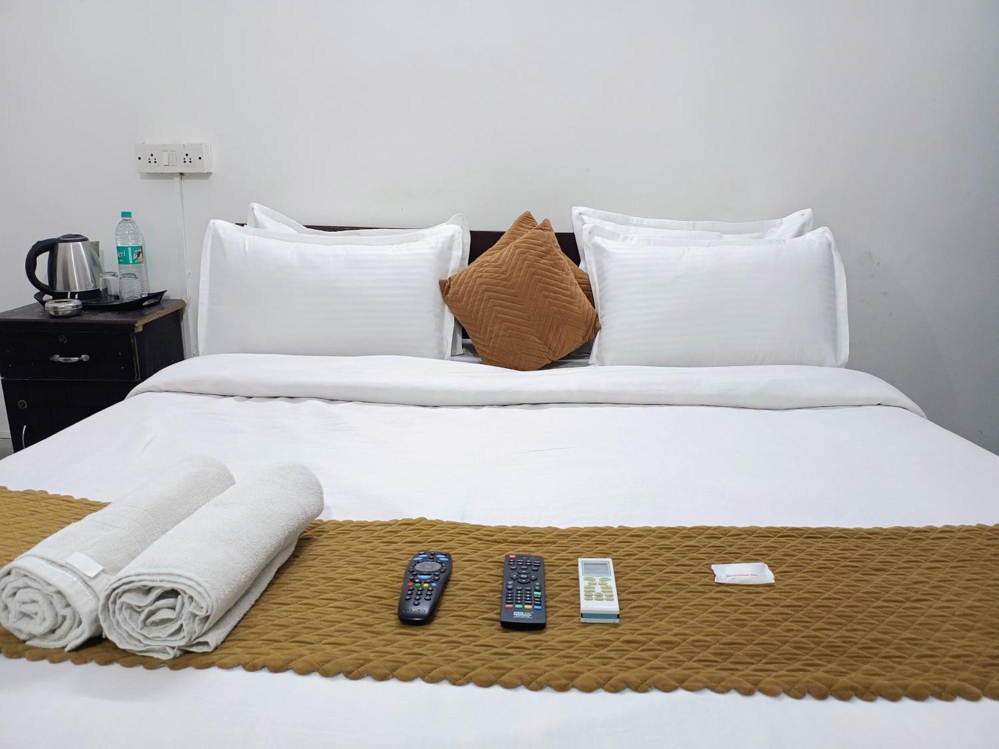Hotel Hauz Khas Fort View Nowe Delhi Zewnętrze zdjęcie