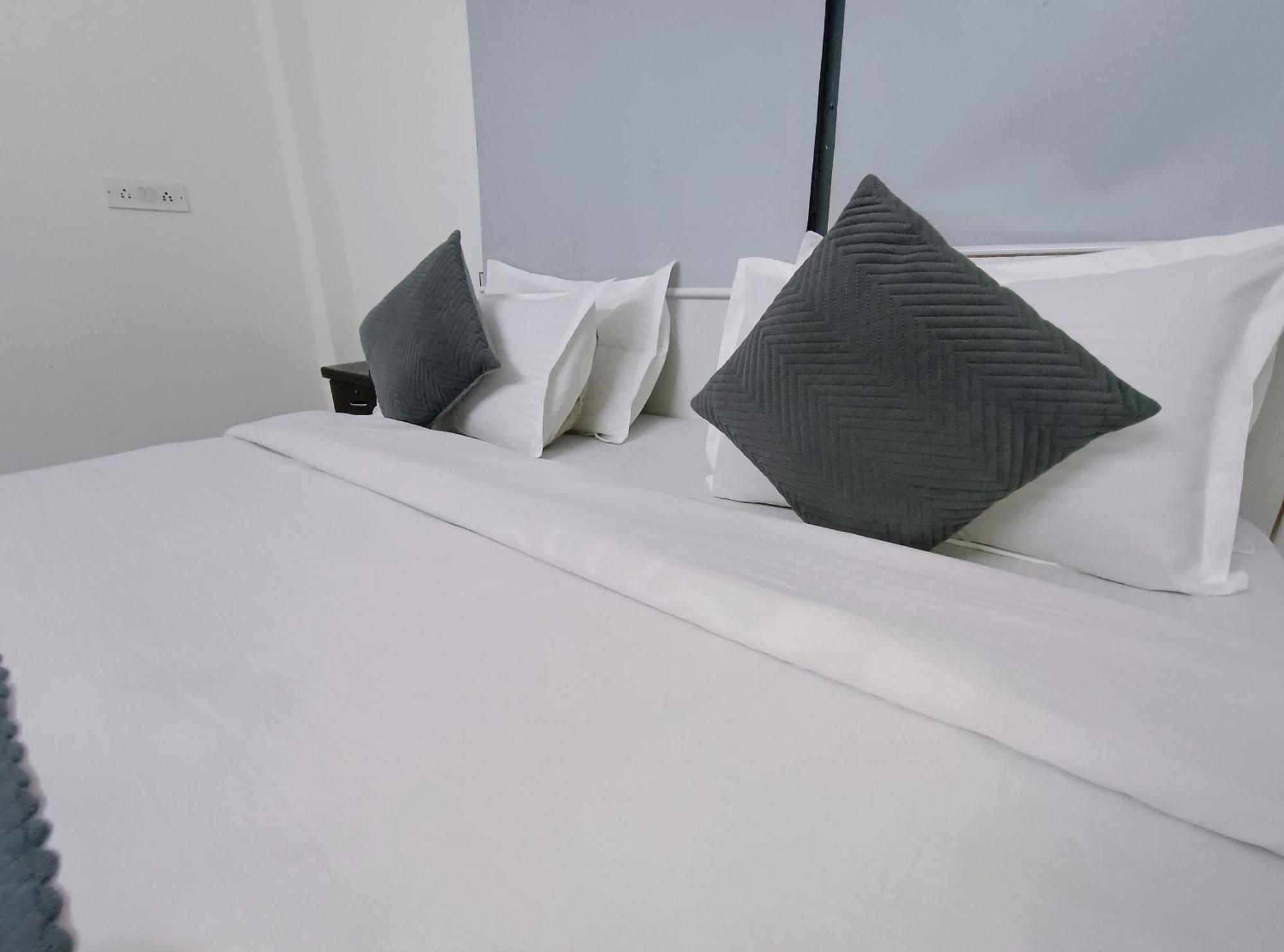 Hotel Hauz Khas Fort View Nowe Delhi Zewnętrze zdjęcie